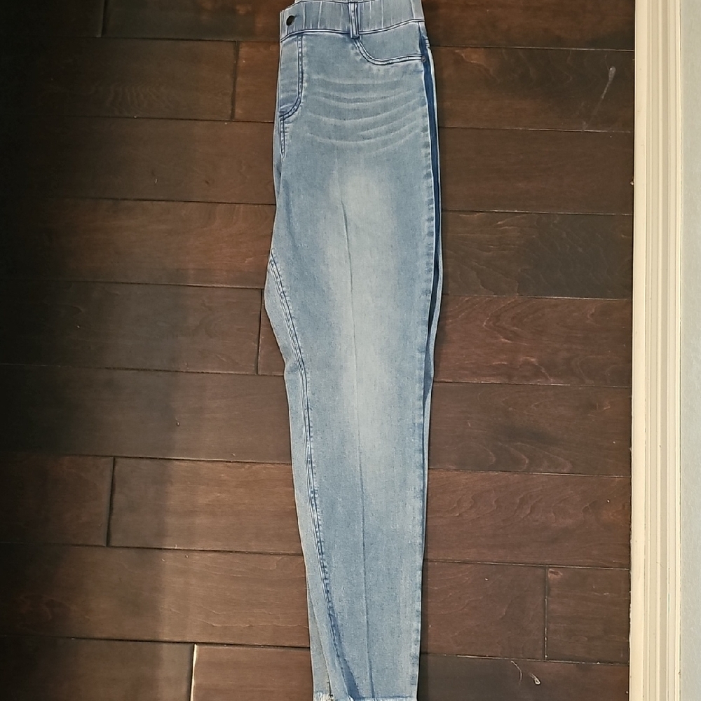 HUE Women's High Rise Light Blue Jeans